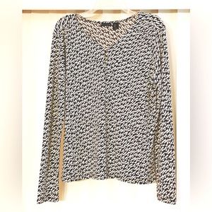 🦓TAHARI black/white long sleeved; Stretchy; like new; 96% poly 4% spandex